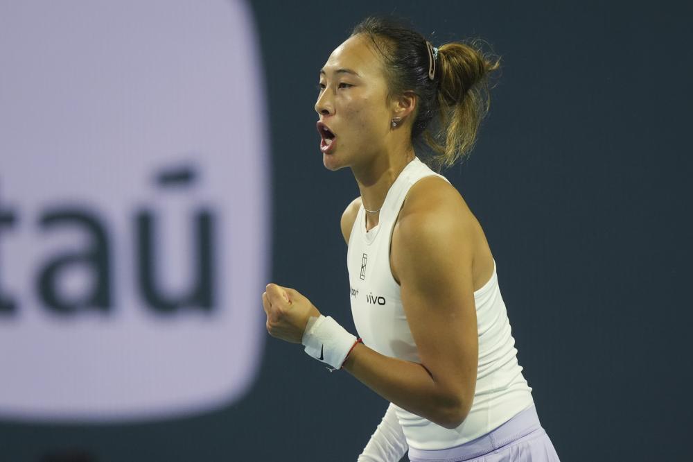 新越足球队狮城开战 本地球迷:盼雄狮主场旗开得胜.